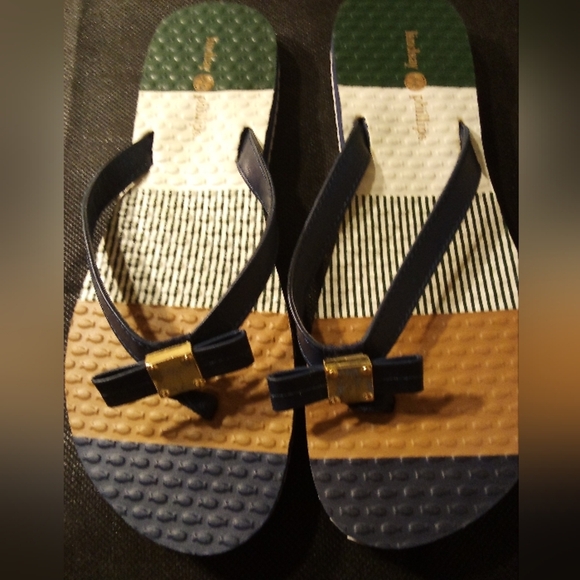 Lindsay Phillips -NWT Switch Flops, Multi Colored Sandals W/ Bow Button Attached - Picture 1 of 9